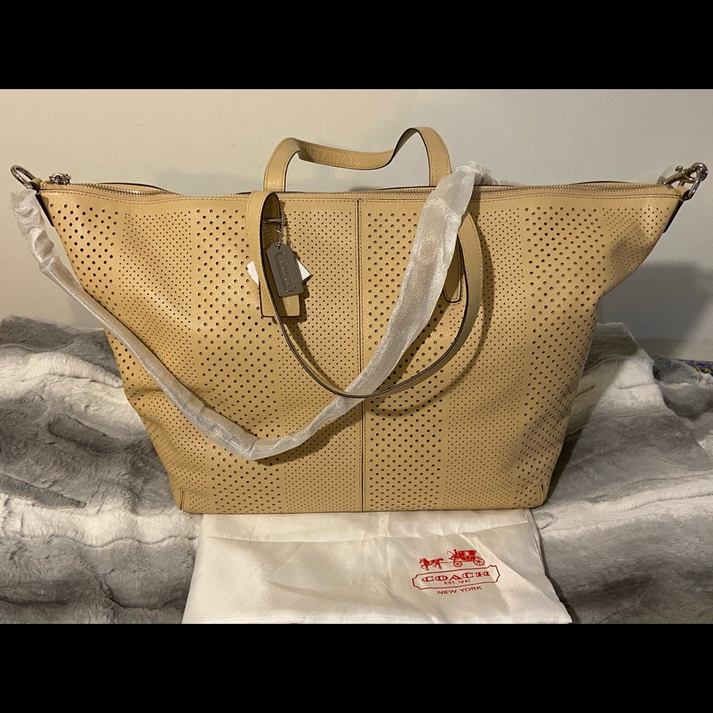 *AUTHENTIC COACH LEATHER SATCHEL*